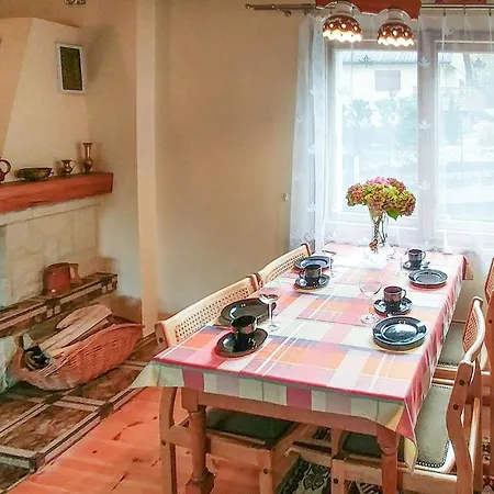 Prázdninový dům 2 Bedroom Cozy Home In Ostrzyce Ostrzyce